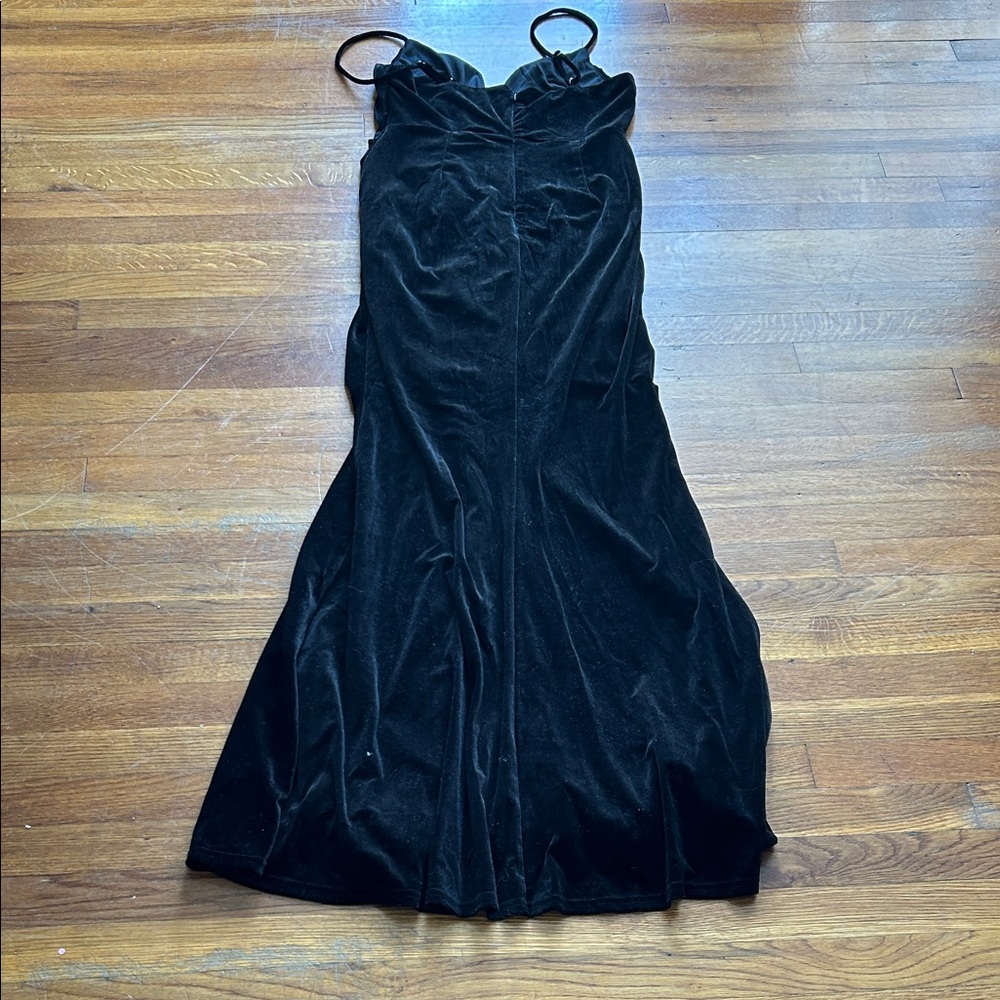 Lulu's Black Strapless Velvet Dress